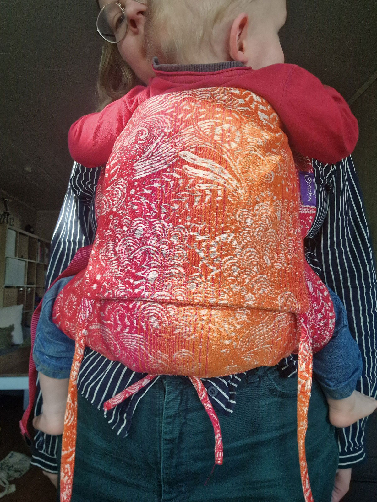 Customer picture in our Marina chenille baby wrap carrier. 