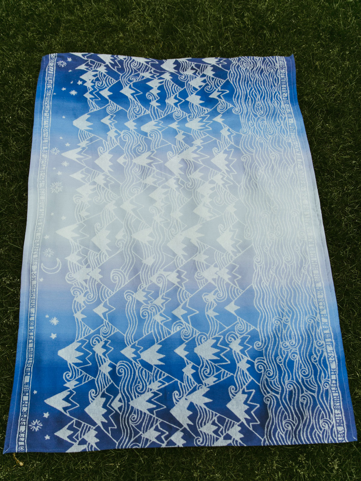 Misty Mountains Aduial Lightweight Children's Blanket