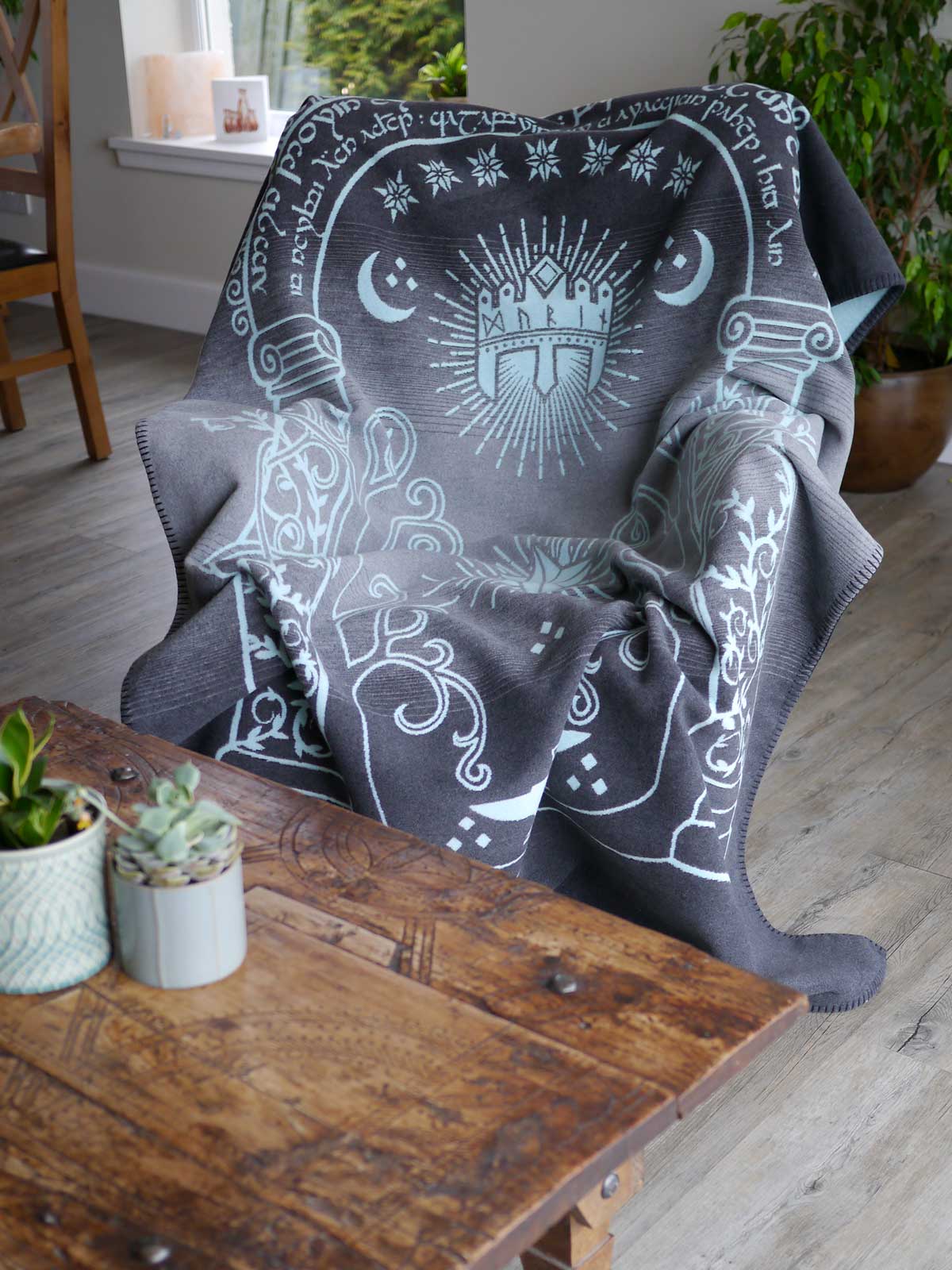 Doors of Durin Guardian Brushed Cotton Throw (Woven Second) [Grade 2]