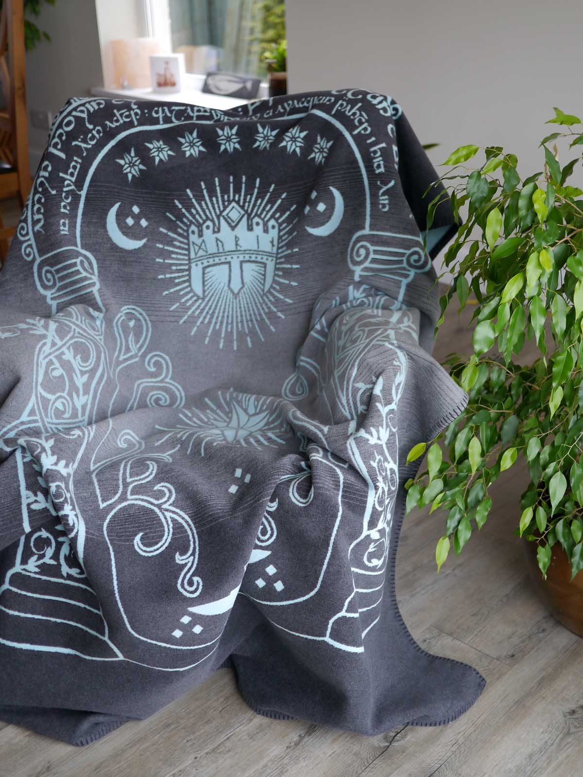 Doors of Durin Guardian Brushed Cotton Throw (Woven Second) [Grade 2]